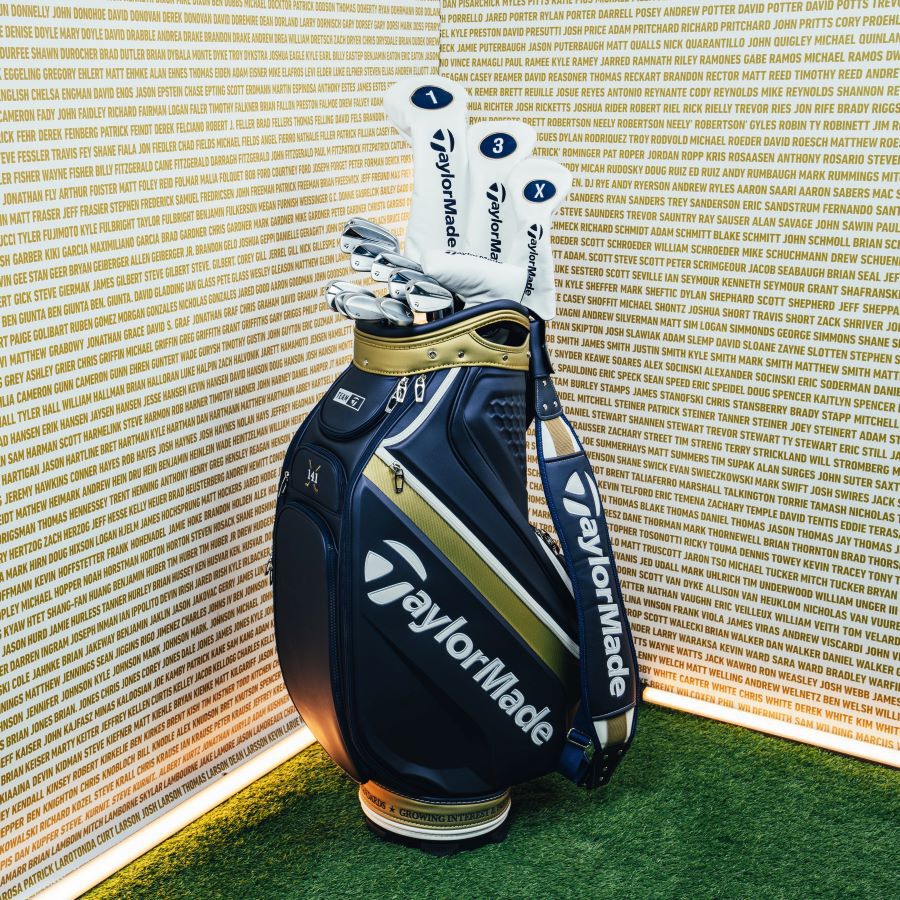 Taylormade tour best sale staff bag 2018